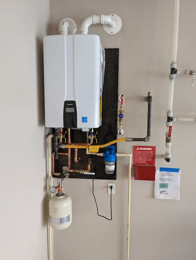 Professional plumber installing copper piping in a Berlin home