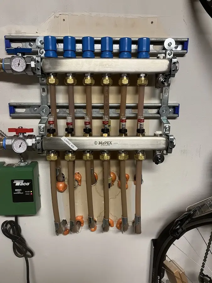 Plumber performing Sink Repair at a residential property in Berlin